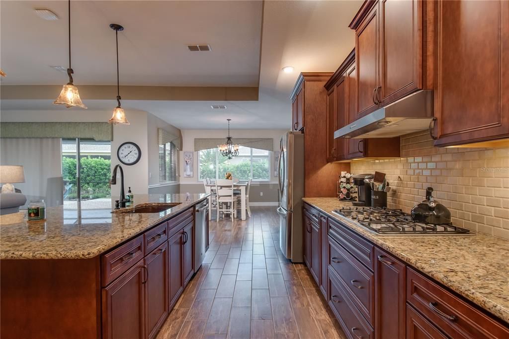 Recently Sold: $600,000 (3 beds, 2 baths, 2650 Square Feet)