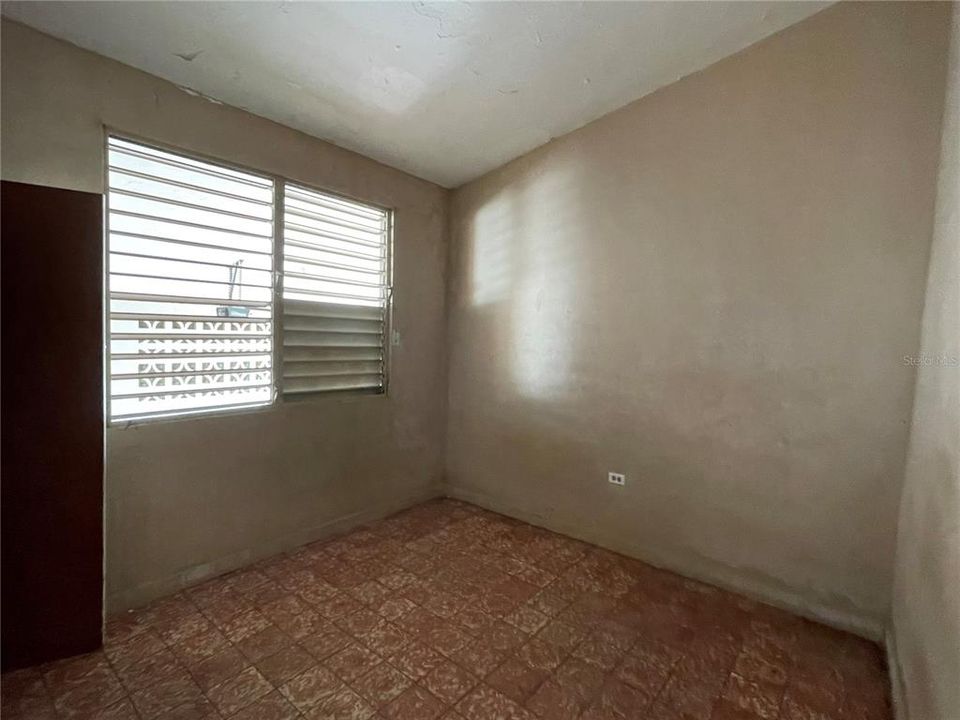 Vendido Recientemente: $124,000 (4 camas, 2 baños, 1100 Pies cuadrados)