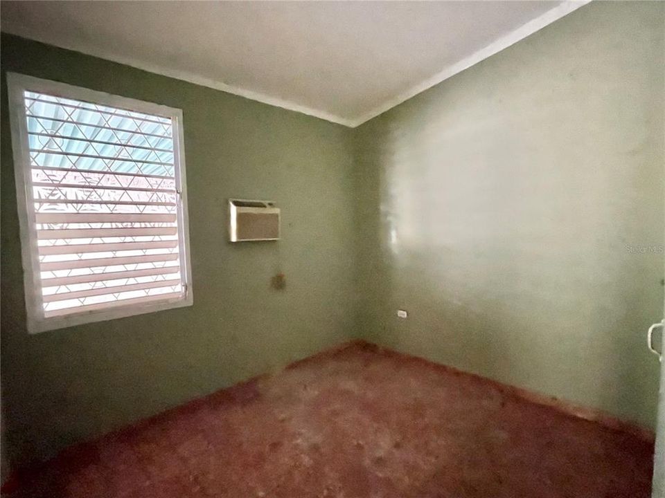 Vendido Recientemente: $124,000 (4 camas, 2 baños, 1100 Pies cuadrados)