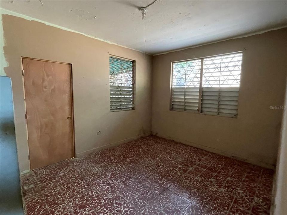 Vendido Recientemente: $124,000 (4 camas, 2 baños, 1100 Pies cuadrados)