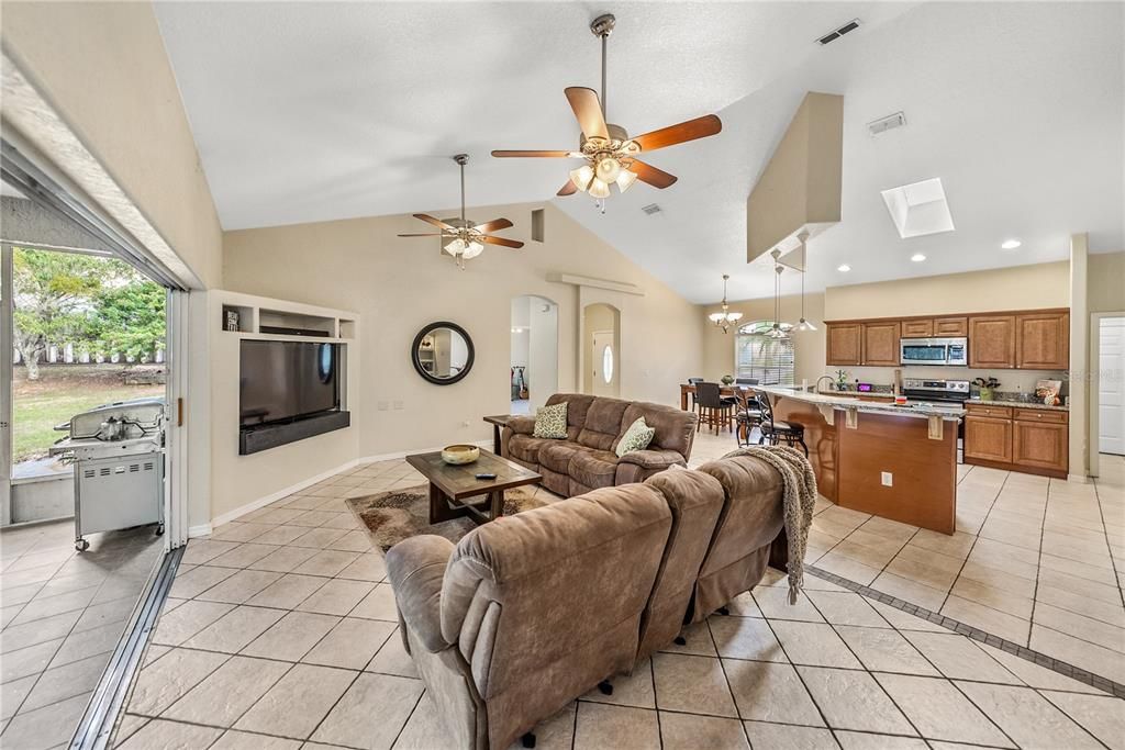 Recently Sold: $475,000 (4 beds, 3 baths, 2208 Square Feet)