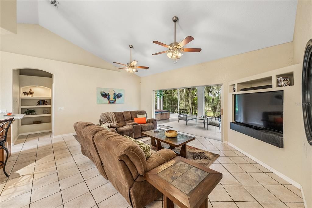 Recently Sold: $475,000 (4 beds, 3 baths, 2208 Square Feet)