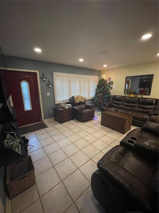 Recently Sold: $285,000 (3 beds, 1 baths, 1105 Square Feet)