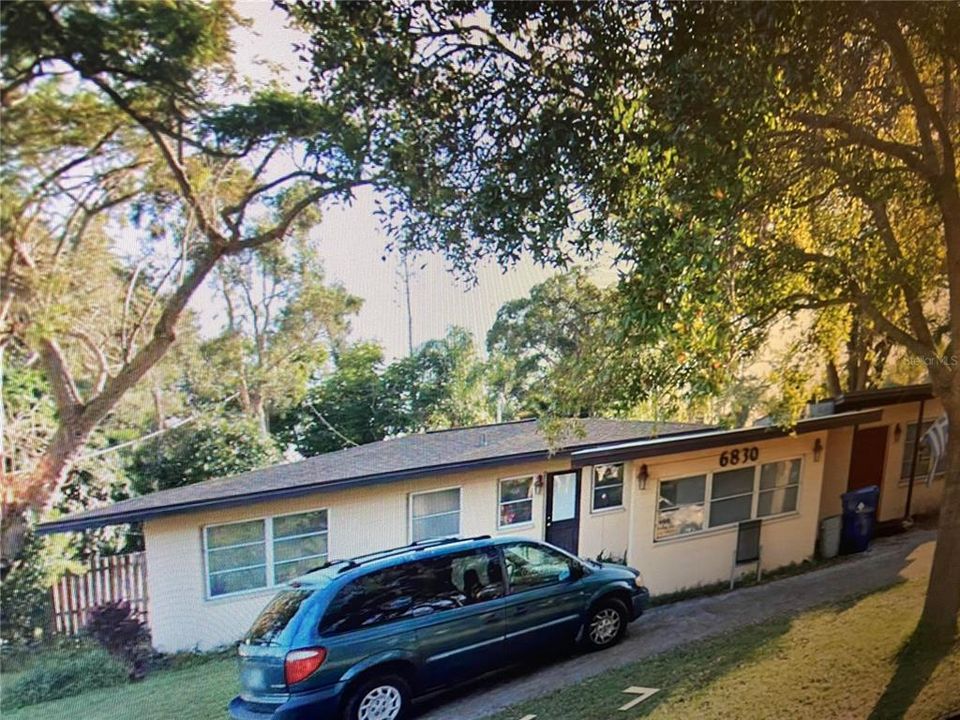 Recently Sold: $350,000 (3 beds, 2 baths, 1796 Square Feet)
