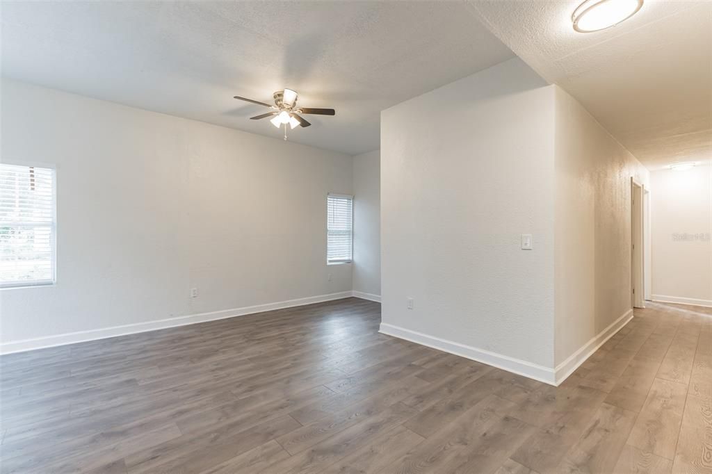 Recently Sold: $325,000 (3 beds, 2 baths, 1090 Square Feet)