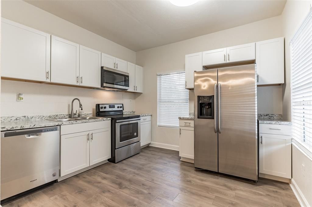 Recently Sold: $325,000 (3 beds, 2 baths, 1090 Square Feet)