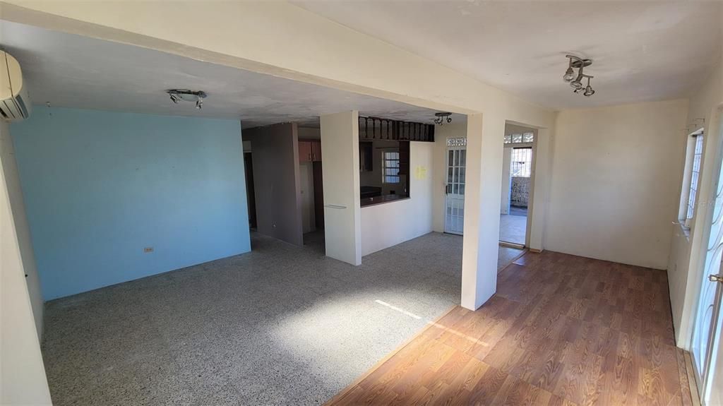 Vendido Recientemente: $73,400 (3 camas, 1 baños, 950 Pies cuadrados)