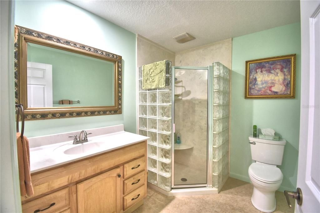 最近售出: $639,000 (4 贝兹, 3 浴室, 3905 平方英尺)