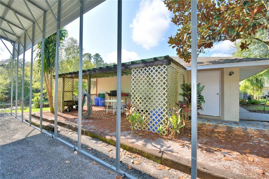 Vendido Recientemente: $639,000 (4 camas, 3 baños, 3905 Pies cuadrados)