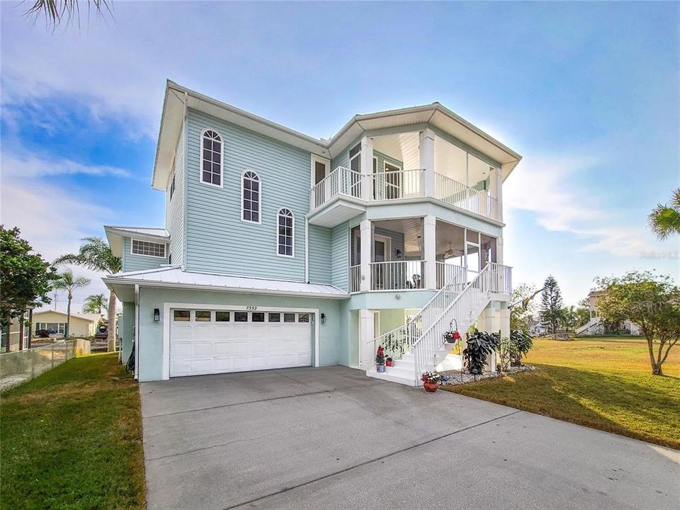 Recently Sold: $799,000 (3 beds, 2 baths, 2281 Square Feet)