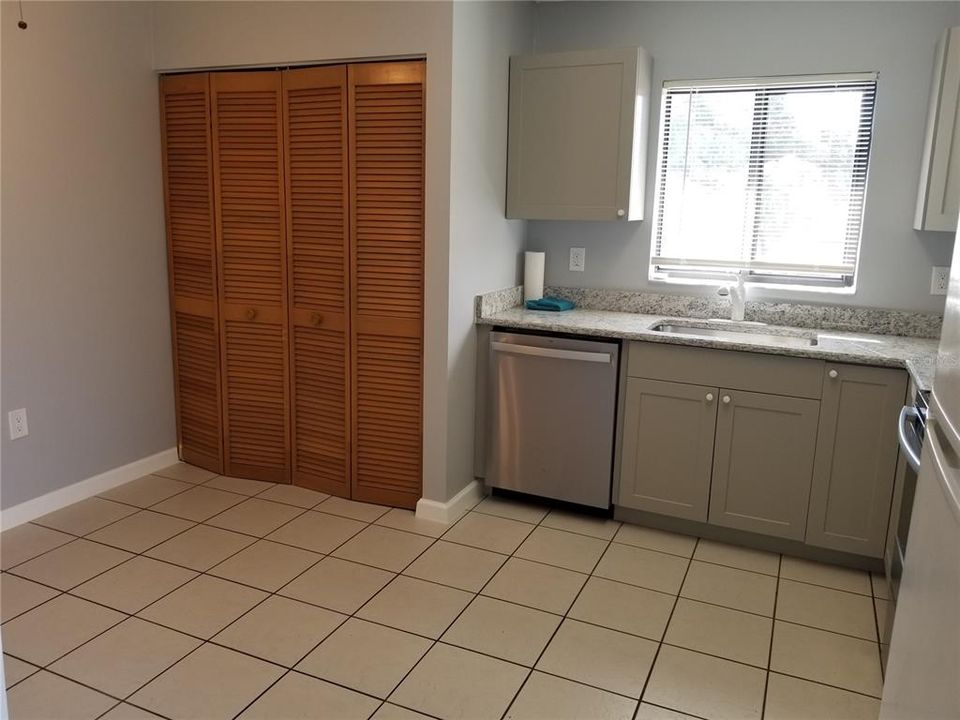 Recently Rented: $1,400 (2 beds, 1 baths, 1025 Square Feet)