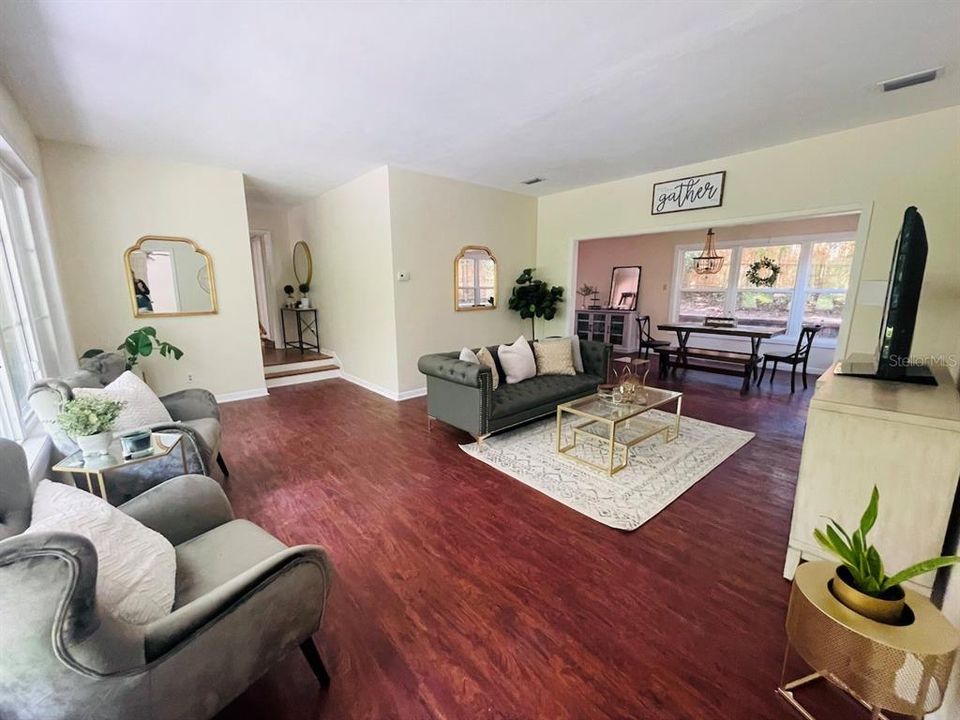 Recently Sold: $465,000 (3 beds, 2 baths, 1910 Square Feet)