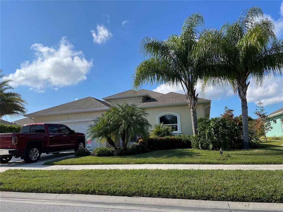 Recently Sold: $460,000 (3 beds, 2 baths, 2489 Square Feet)