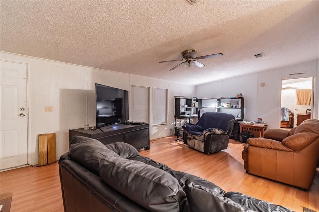 Recently Sold: $599,000 (3 beds, 2 baths, 1512 Square Feet)