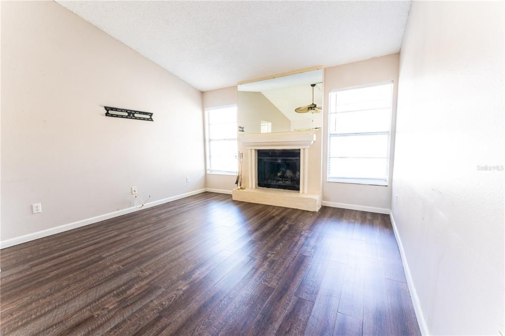 Recently Sold: $319,900 (3 beds, 2 baths, 1642 Square Feet)