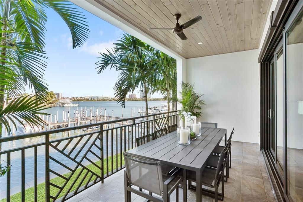 Recently Sold: $2,699,000 (4 beds, 3 baths, 3996 Square Feet)