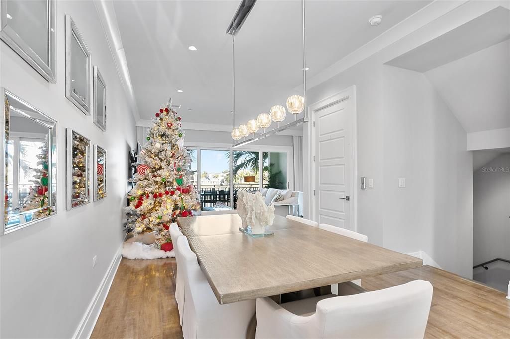 Recently Sold: $2,699,000 (4 beds, 3 baths, 3996 Square Feet)
