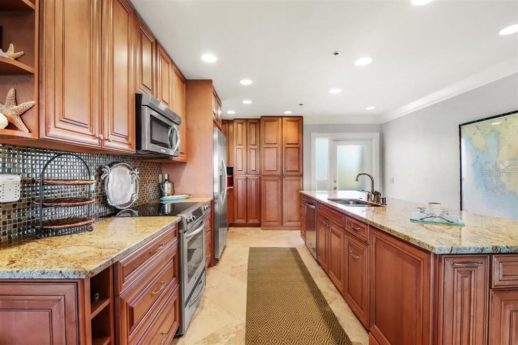 Recently Sold: $950,000 (3 beds, 3 baths, 1634 Square Feet)