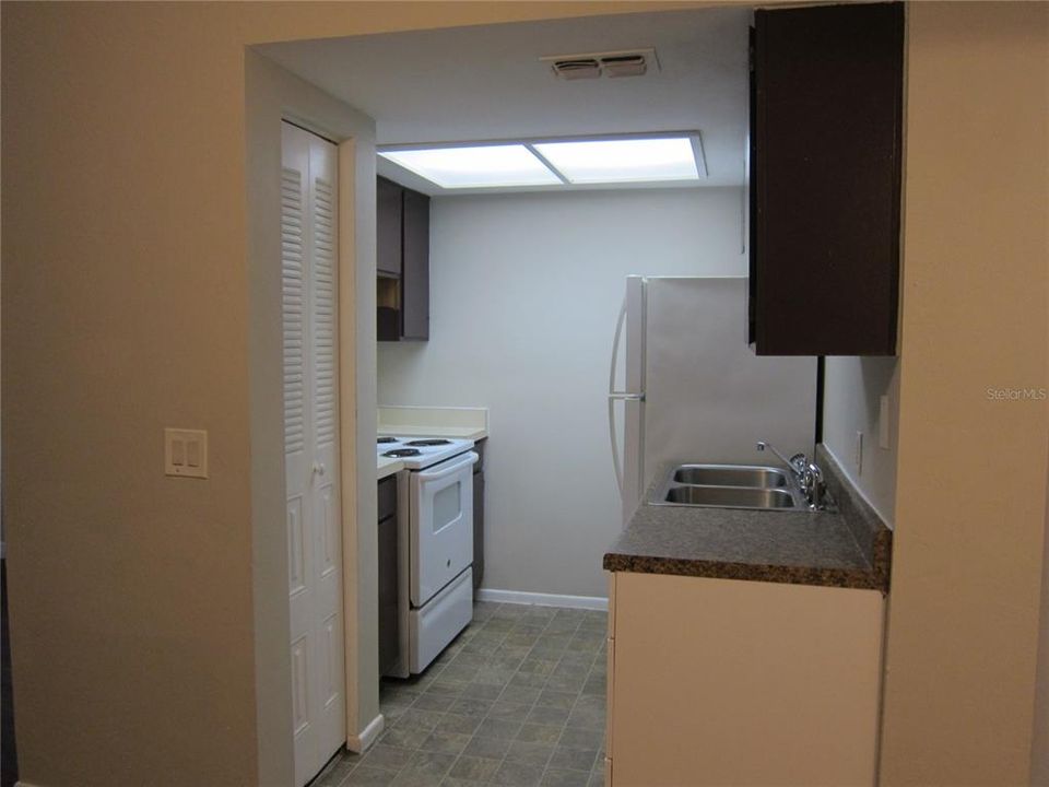 Recently Rented: $750 (1 beds, 1 baths, 700 Square Feet)