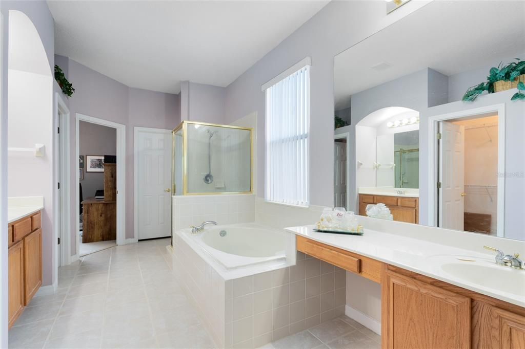 最近售出: $425,000 (4 贝兹, 3 浴室, 2155 平方英尺)