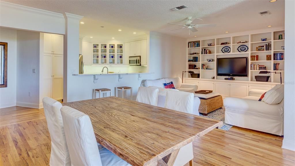 Recently Sold: $695,000 (2 beds, 2 baths, 1485 Square Feet)