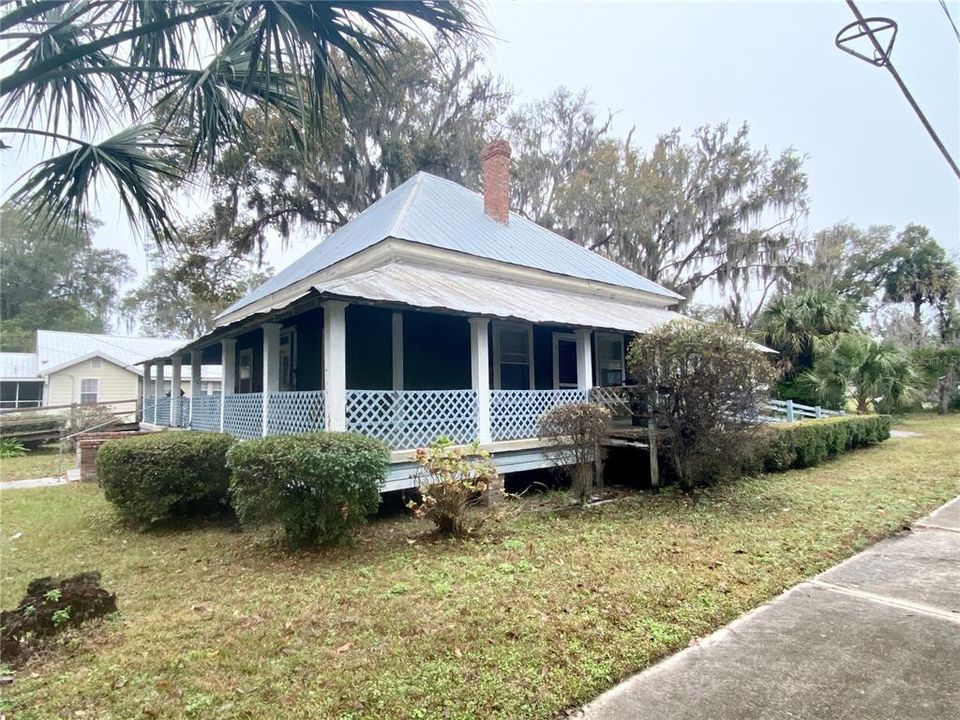 Recently Sold: $91,500 (3 beds, 2 baths, 1628 Square Feet)