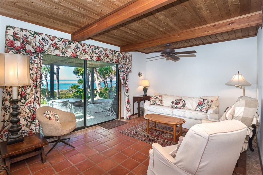 Recently Sold: $2,295,000 (3 beds, 2 baths, 1671 Square Feet)