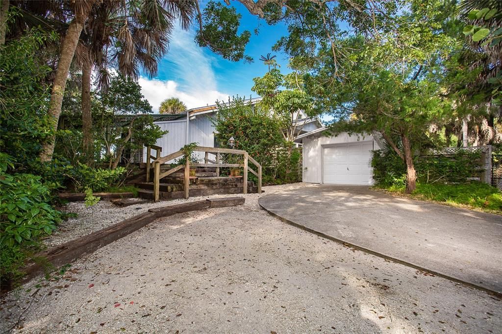 Recently Sold: $2,295,000 (3 beds, 2 baths, 1671 Square Feet)