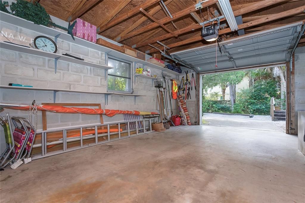Recently Sold: $2,295,000 (3 beds, 2 baths, 1671 Square Feet)