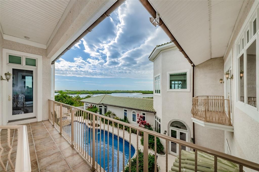 Recently Sold: $2,700,000 (3 beds, 4 baths, 6738 Square Feet)