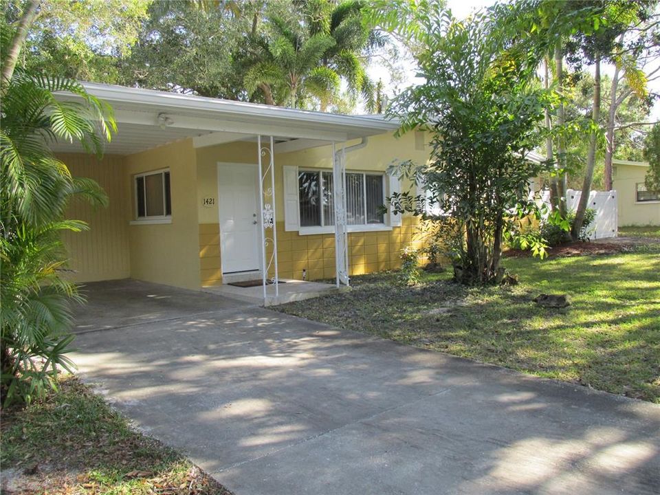 Recently Sold: $300,000 (3 beds, 1 baths, 1216 Square Feet)