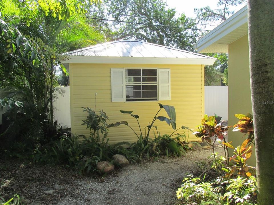 Recently Sold: $300,000 (3 beds, 1 baths, 1216 Square Feet)