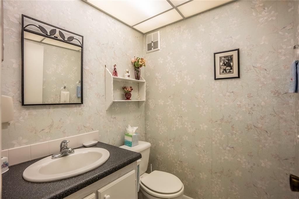 最近售出: $80,000 (1 贝兹, 1 浴室, 779 平方英尺)