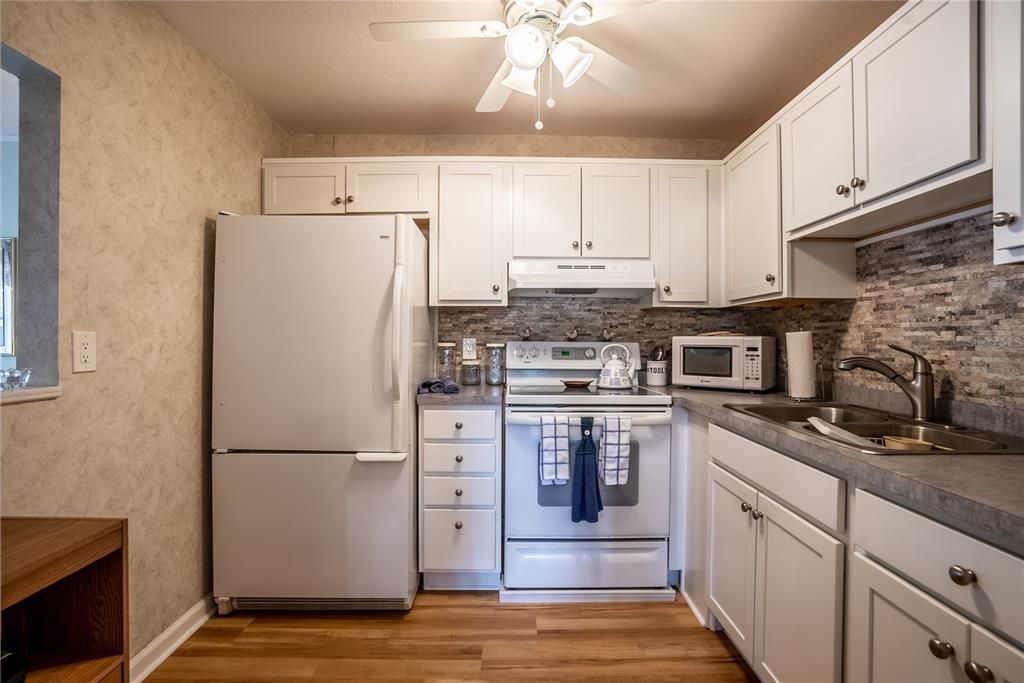 Recently Sold: $80,000 (1 beds, 1 baths, 779 Square Feet)