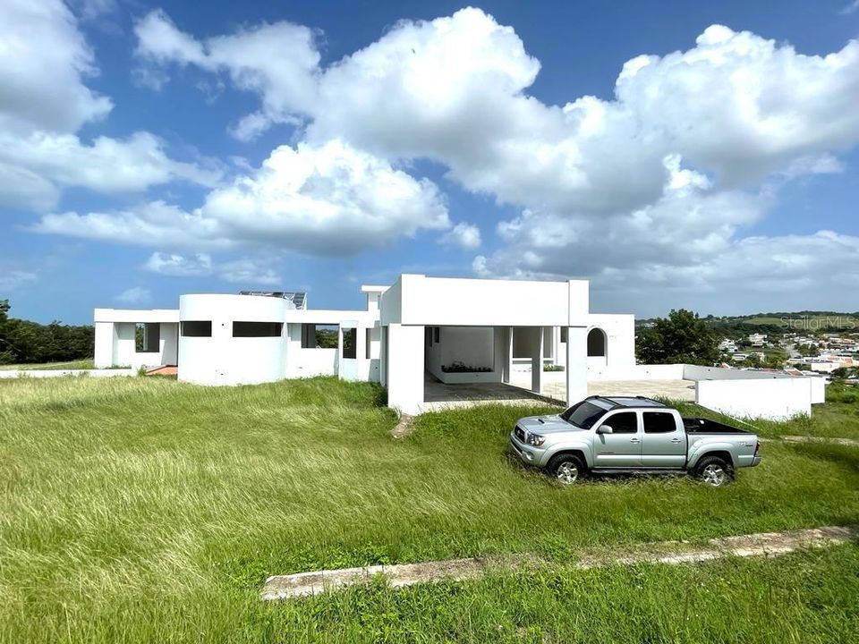 For Sale: $1,900,000 (5 beds, 4 baths, 7500 Square Feet)