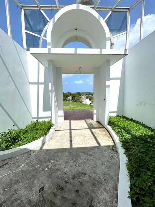 For Sale: $1,900,000 (5 beds, 4 baths, 7500 Square Feet)
