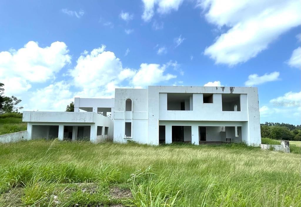 For Sale: $1,900,000 (5 beds, 4 baths, 7500 Square Feet)