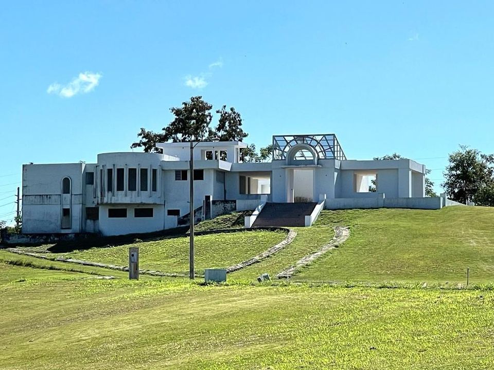 For Sale: $1,900,000 (5 beds, 4 baths, 7500 Square Feet)