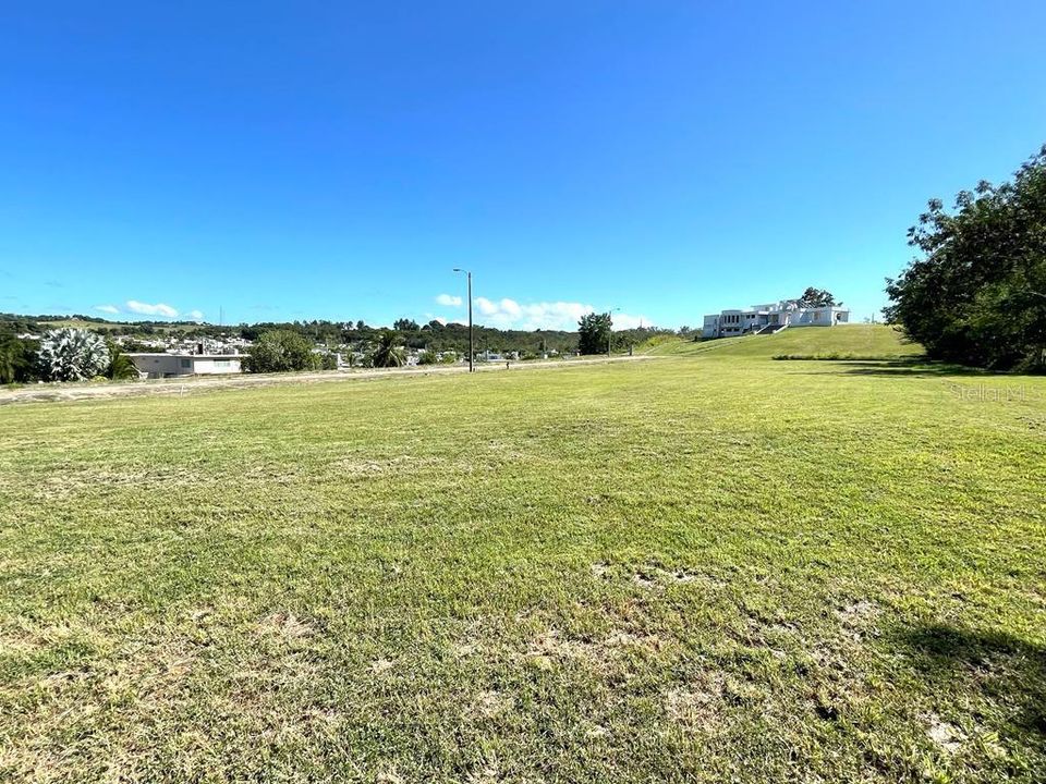 For Sale: $1,900,000 (5 beds, 4 baths, 7500 Square Feet)