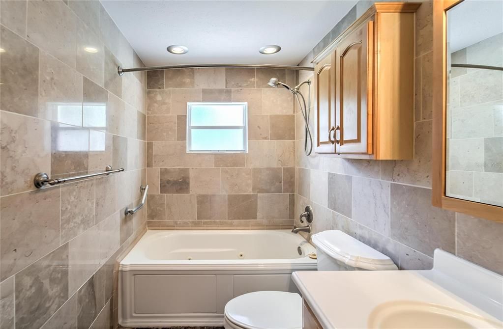最近租的: $1,400 (2 贝兹, 1 浴室, 672 平方英尺)