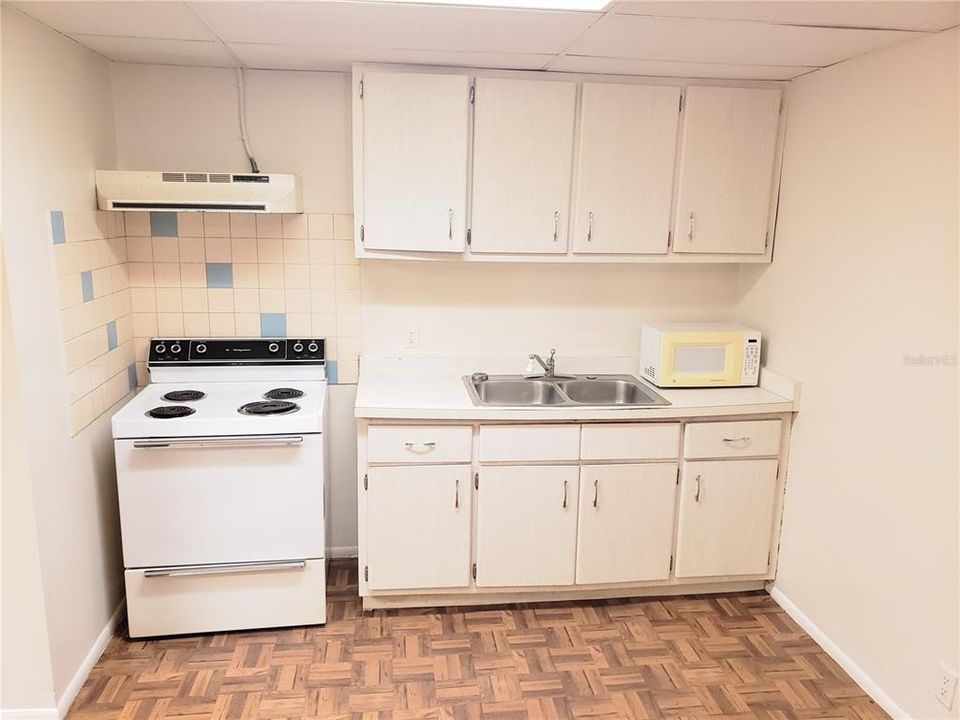 Recently Rented: $850 (1 beds, 1 baths, 625 Square Feet)