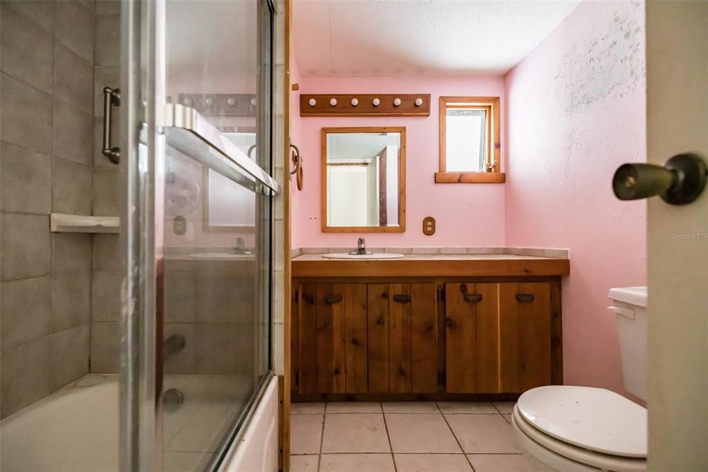 最近售出: $175,000 (3 贝兹, 2 浴室, 1368 平方英尺)