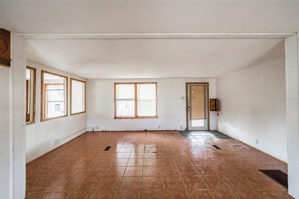 Recently Sold: $175,000 (3 beds, 2 baths, 1368 Square Feet)