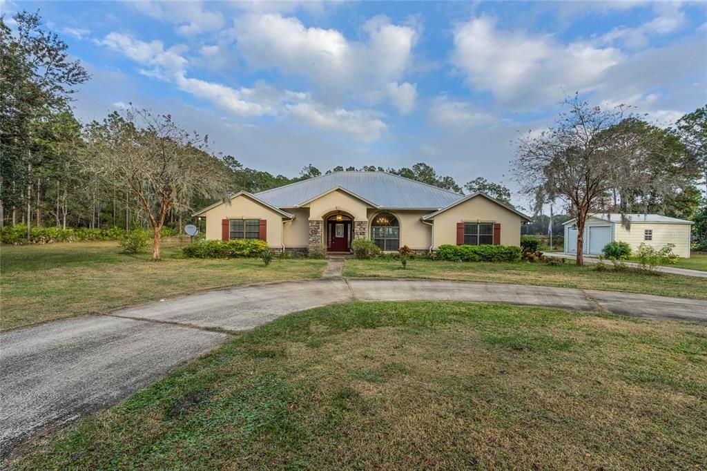 Recently Sold: $449,900 (3 beds, 2 baths, 2504 Square Feet)