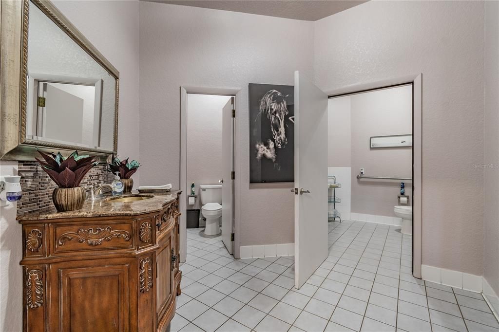 最近售出: $2,890,000 (2 贝兹, 4 浴室, 2146 平方英尺)