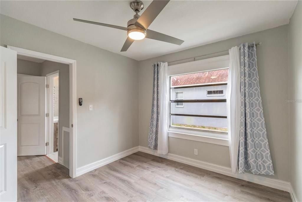 Recently Rented: $1,900 (2 beds, 1 baths, 1251 Square Feet)