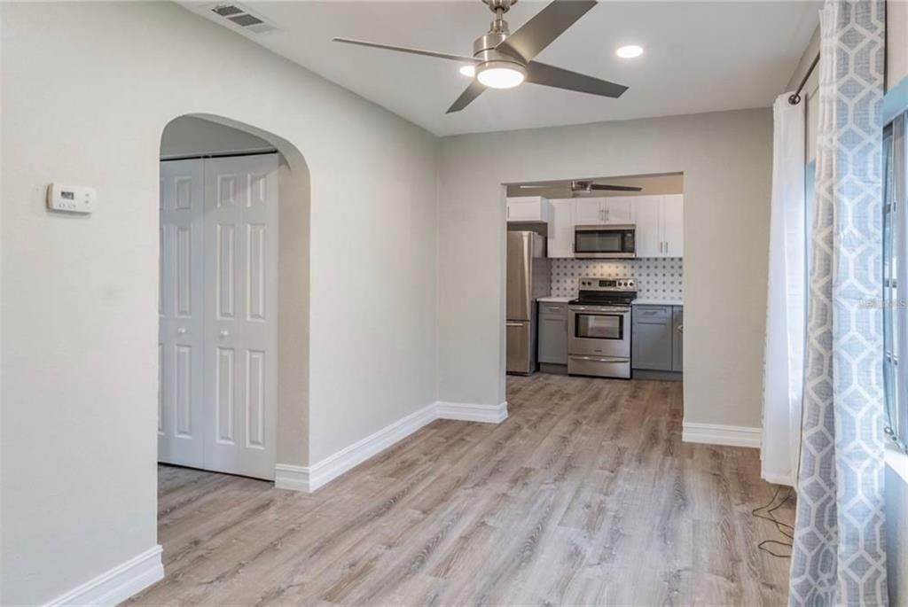 Recently Rented: $1,900 (2 beds, 1 baths, 1251 Square Feet)