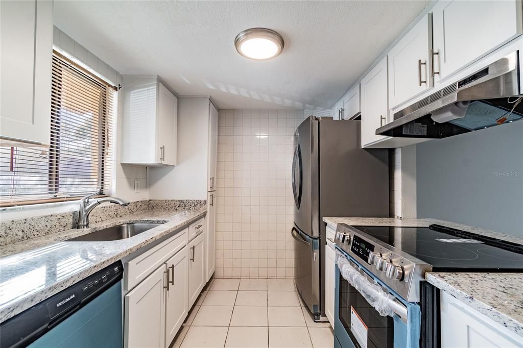 Recently Sold: $179,000 (2 beds, 2 baths, 1037 Square Feet)