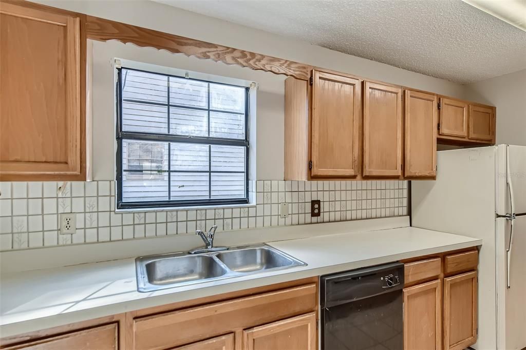 Recently Sold: $229,000 (3 beds, 2 baths, 1159 Square Feet)