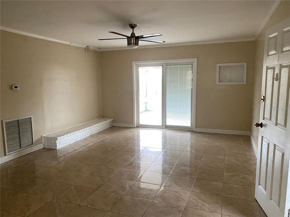 Recently Rented: $2,100 (4 beds, 2 baths, 1288 Square Feet)